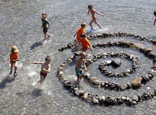 Beim Projekt FrutzART können Kinder das Wasser spielerisch erleben, Foto der Gemeinde Rankweil