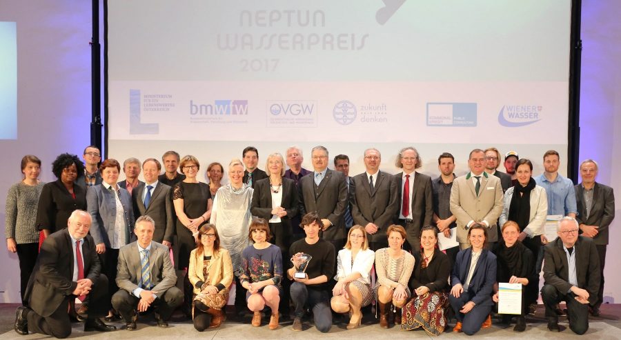 Preisverleihung 2018 - Foto mit Preisträgerinnen und Partnerinnen