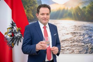 Portrait von Bundesminister Norbert Totschnig